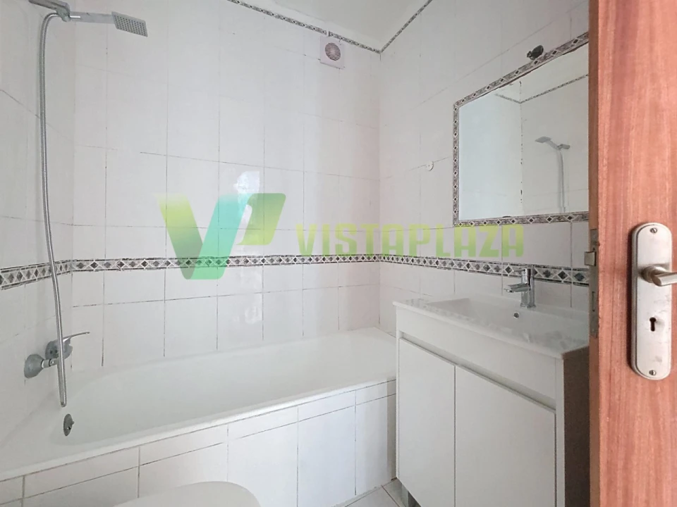 Apartamento T2 para Venda em Portimão Foto 13