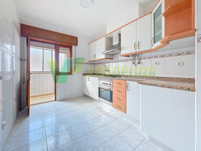 Apartamento T2 para Venda em Portimão Foto 2