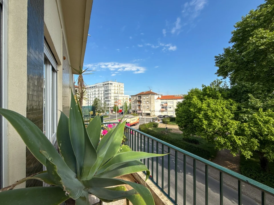 Apartamento T4 para Venda em São João Baptista e Santa Maria dos Olivais Foto 10