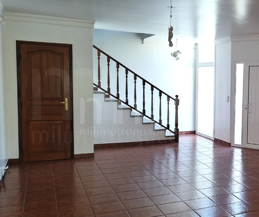 Moradia T5 para Venda em Vila Nova de Anha Foto 3