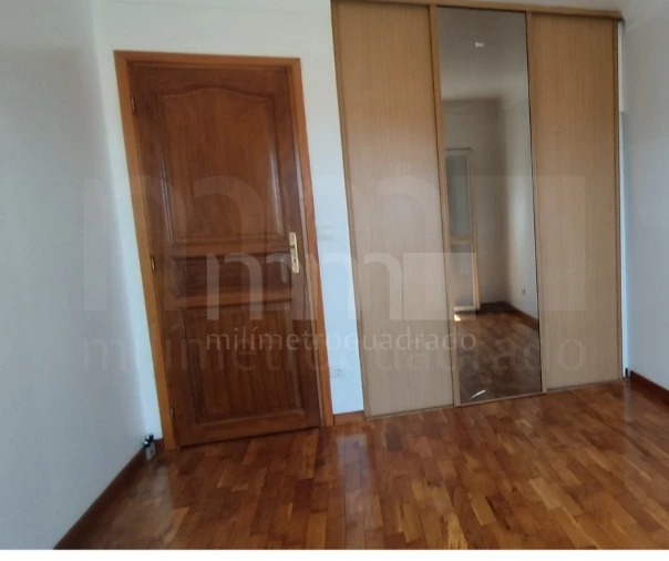 Moradia T5 para Venda em Vila Nova de Anha Foto 8