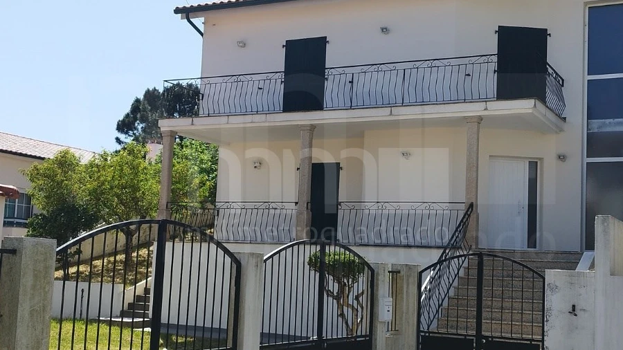 Moradia T5 para Venda em Vila Nova de Anha