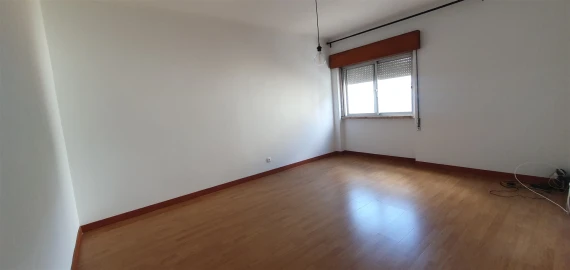 Apartamento T2 para Arrendamento em Queluz e Belas