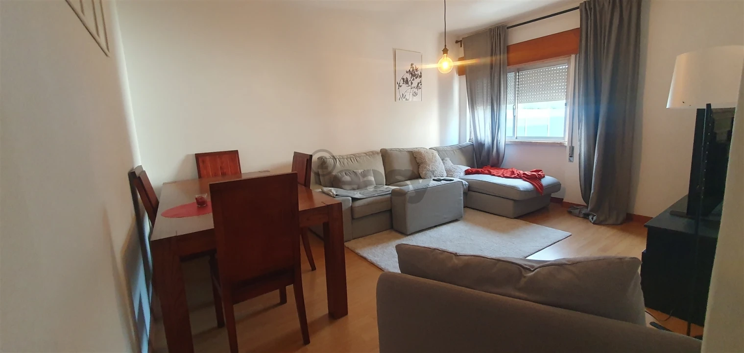 Apartamento T2 para Arrendamento em Queluz e Belas Foto 2