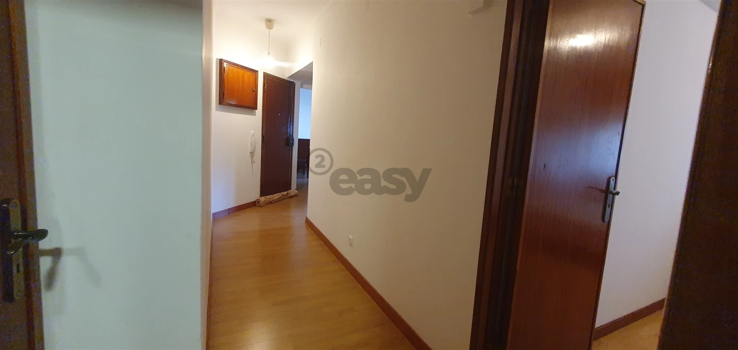 Apartamento T2 para Arrendamento em Queluz e Belas Foto 10