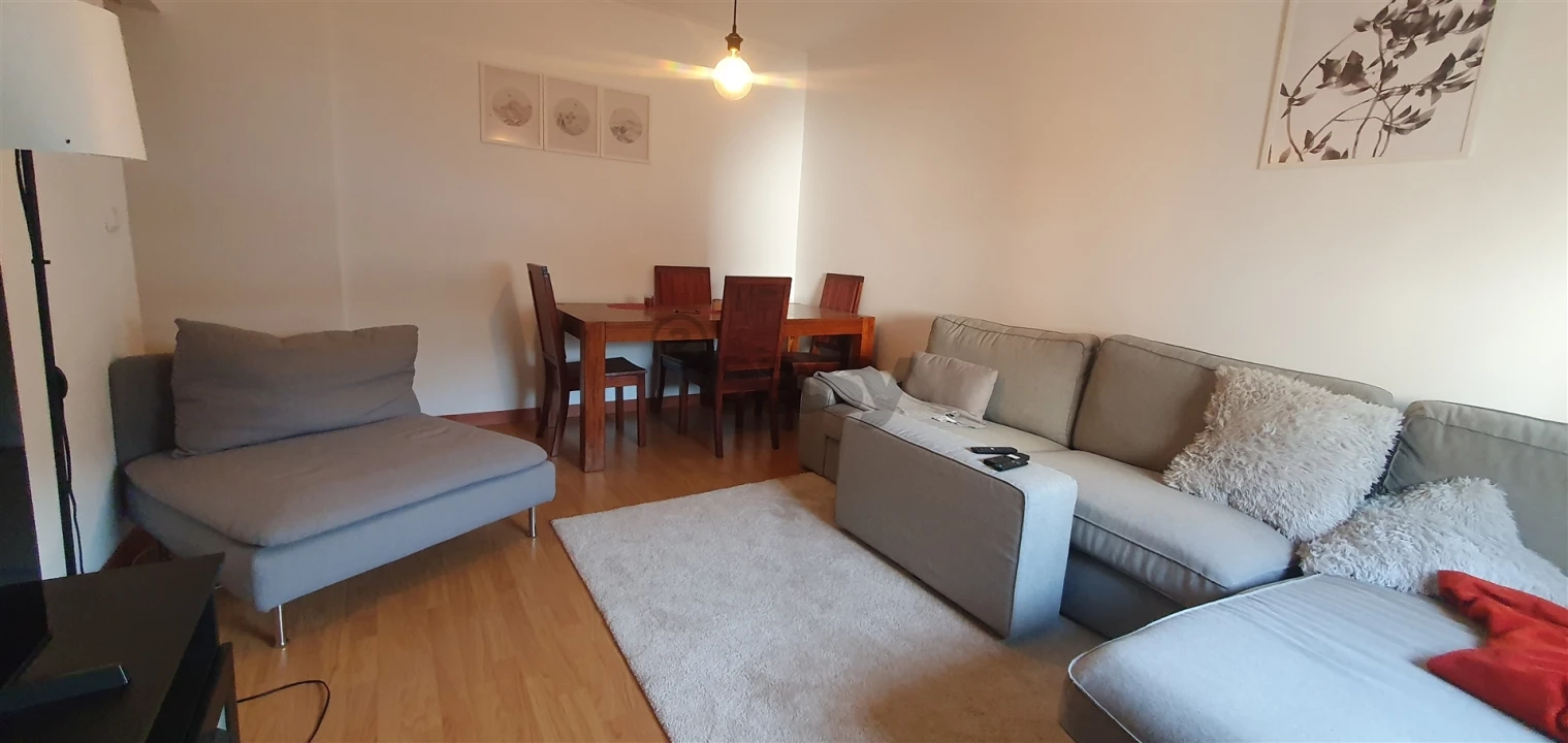 Apartamento T2 para Arrendamento em Queluz e Belas Foto 1