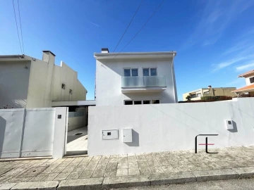 Moradia T4 para Venda em Perafita, Lavra e Santa Cruz do Bispo