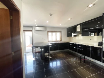 Moradia T4 para Venda em Perafita, Lavra e Santa Cruz do Bispo