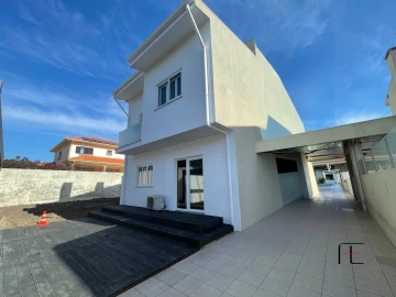 Moradia T4 para Venda em Perafita, Lavra e Santa Cruz do Bispo