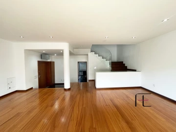 Moradia T4 para Venda em Perafita, Lavra e Santa Cruz do Bispo