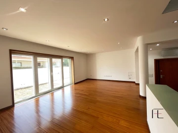 Moradia T4 para Venda em Perafita, Lavra e Santa Cruz do Bispo
