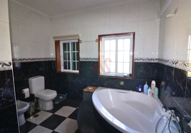 Moradia T8 para Venda em Serzedelo