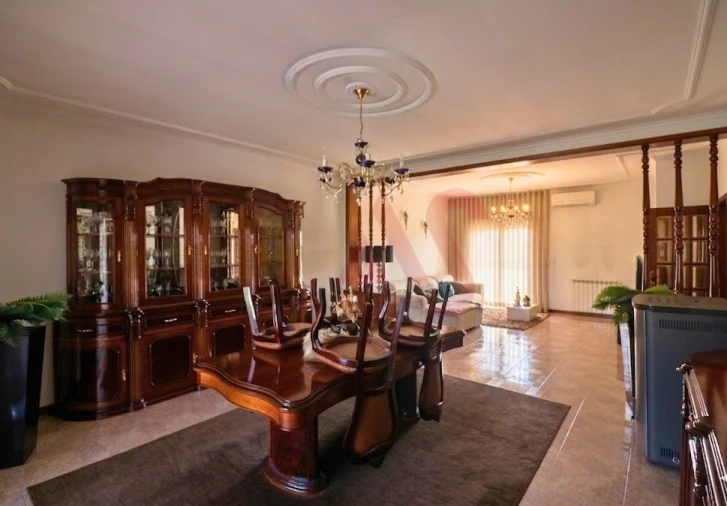 Moradia T8 para Venda em Serzedelo Foto 4