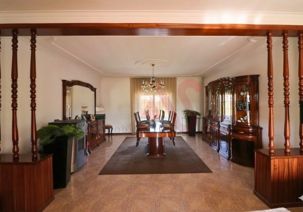 Moradia T8 para Venda em Serzedelo Foto 2