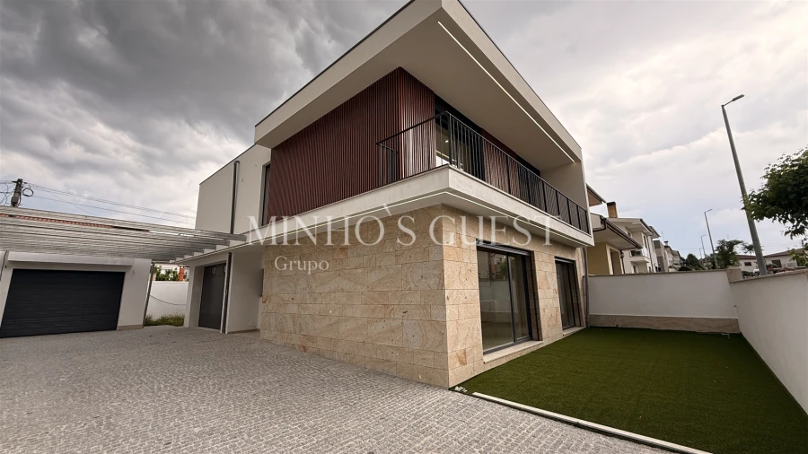 Moradia T4 para Venda em Palmeira Foto 2