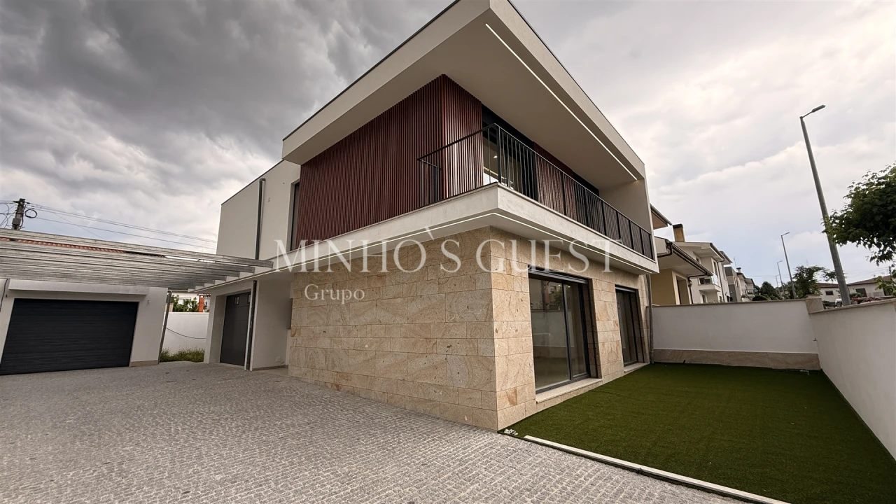 Moradia T4 para Venda em Palmeira Foto 2