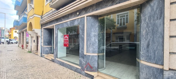 Loja para Arrendamento em Leiria, Pousos, Barreira e Cortes