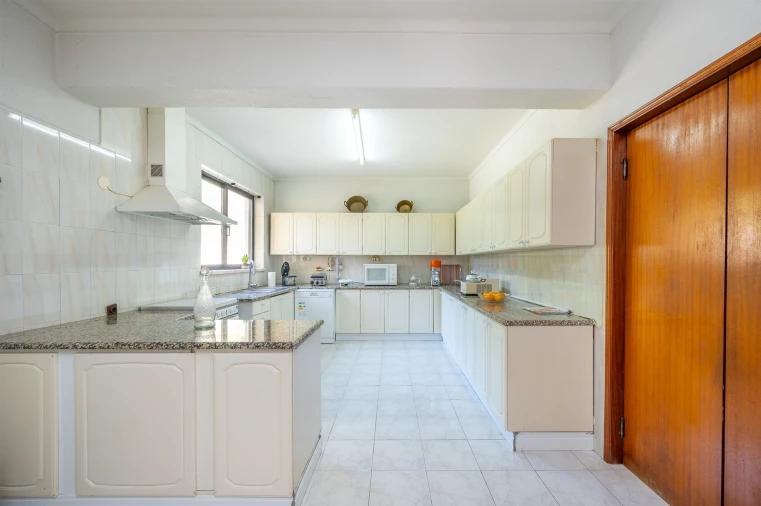 Moradia T10 para Venda em Santa Maria e São Miguel, São Martinho, São Pedro Penaferrim Foto 14