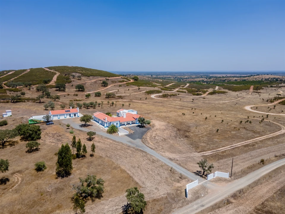 Quinta T4 para Venda em Azinheira dos Barros e São Mamede do Sádão Foto 4