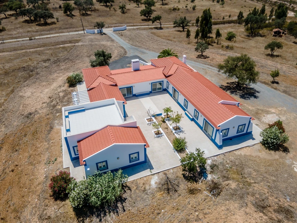 Quinta T4 para Venda em Azinheira dos Barros e São Mamede do Sádão Foto 1