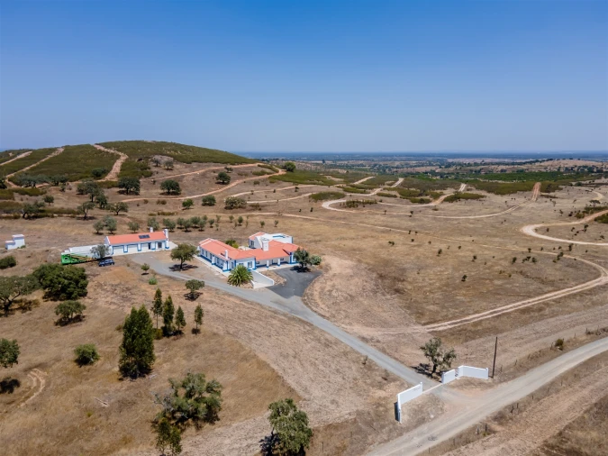 Quinta T4 para Venda em Azinheira dos Barros e São Mamede do Sádão Foto 4