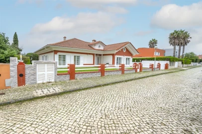 Moradia T4 para Venda em Santa Maria e São Miguel, São Martinho, São Pedro Penaferrim
