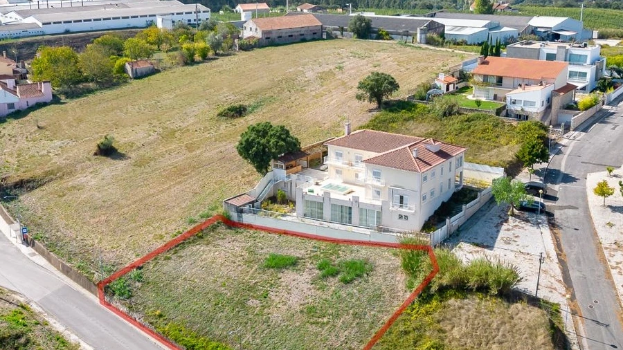 Terreno para Venda em Alcobaça e Vestiaria