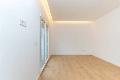 Apartamento T3 para Venda em Carcavelos e Parede