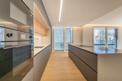Apartamento T3 para Venda em Carcavelos e Parede