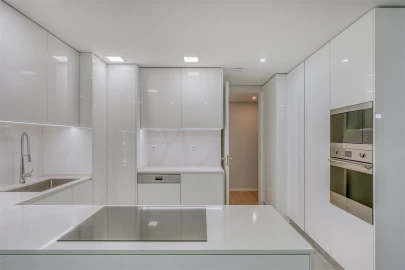 Apartamento T3 para Venda em Carcavelos e Parede