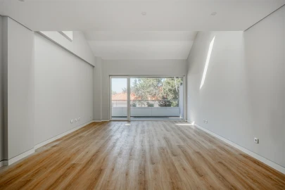 Apartamento T3 para Venda em Carcavelos e Parede