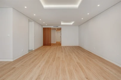 Apartamento T3 para Venda em Carcavelos e Parede
