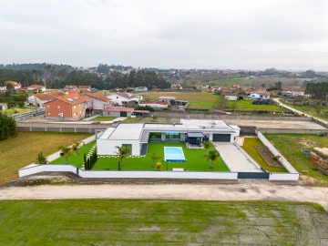 Moradia T4 para Venda em Monte Real e Carvide