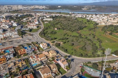 Terreno para Venda em Estômbar e Parchal