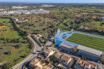 Terreno para Venda em Estômbar e Parchal