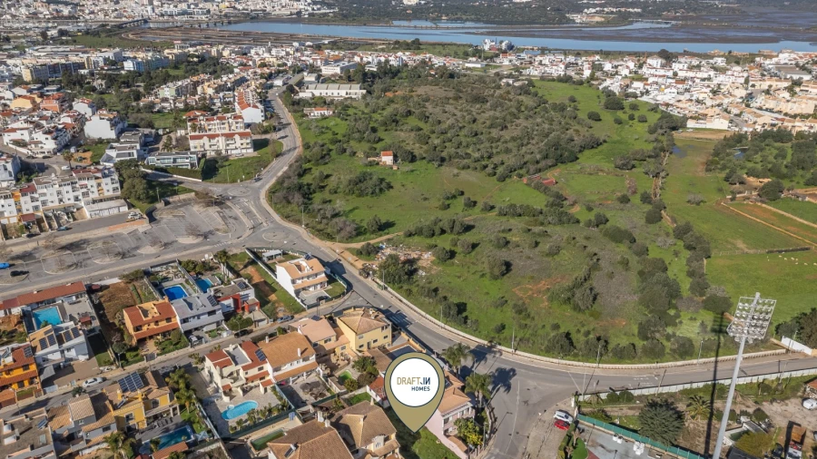 Terreno para Venda em Estômbar e Parchal