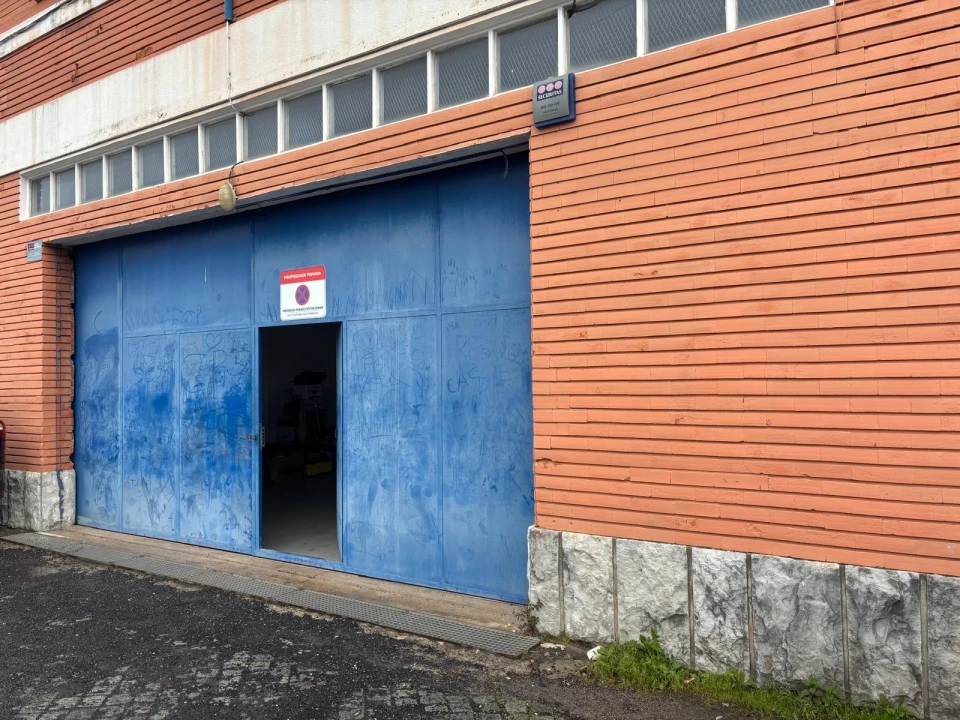 Armazém para Venda em Carnaxide e Queijas Foto 3