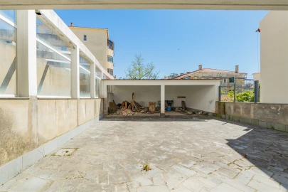 Moradia T4 para Venda em Laranjeiro e Feijó