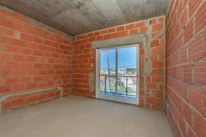 Moradia T4 para Venda em Laranjeiro e Feijó