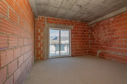 Moradia T4 para Venda em Laranjeiro e Feijó