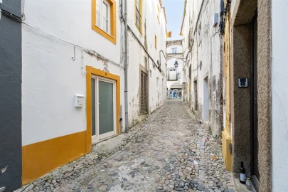 Loja para Venda em Évora (São Mamede, Sé, São Pedro e Santo Antão)