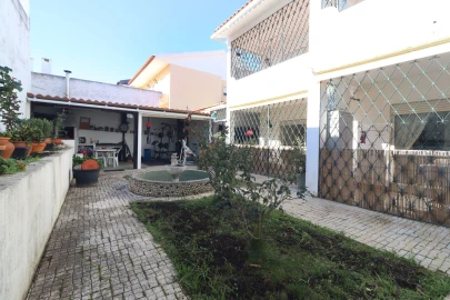 Moradia T4 para Venda em Carcavelos e Parede
