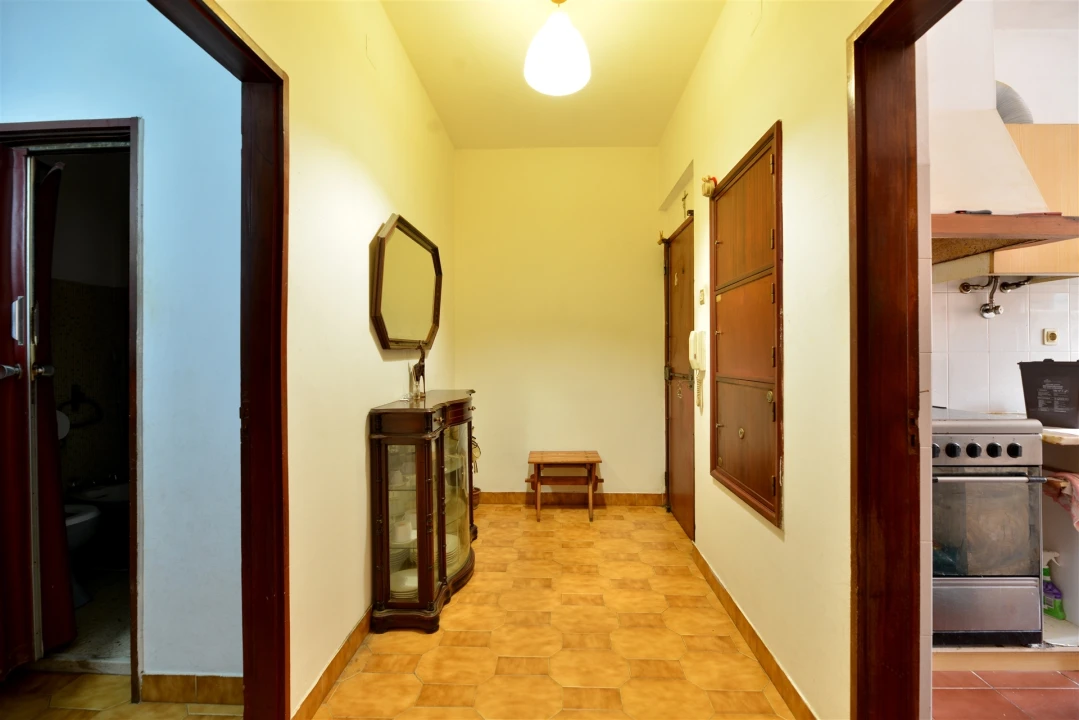 Apartamento T2 para Venda em Porto Salvo Foto 3