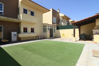 Moradia T5 para Venda em São Domingos de Rana