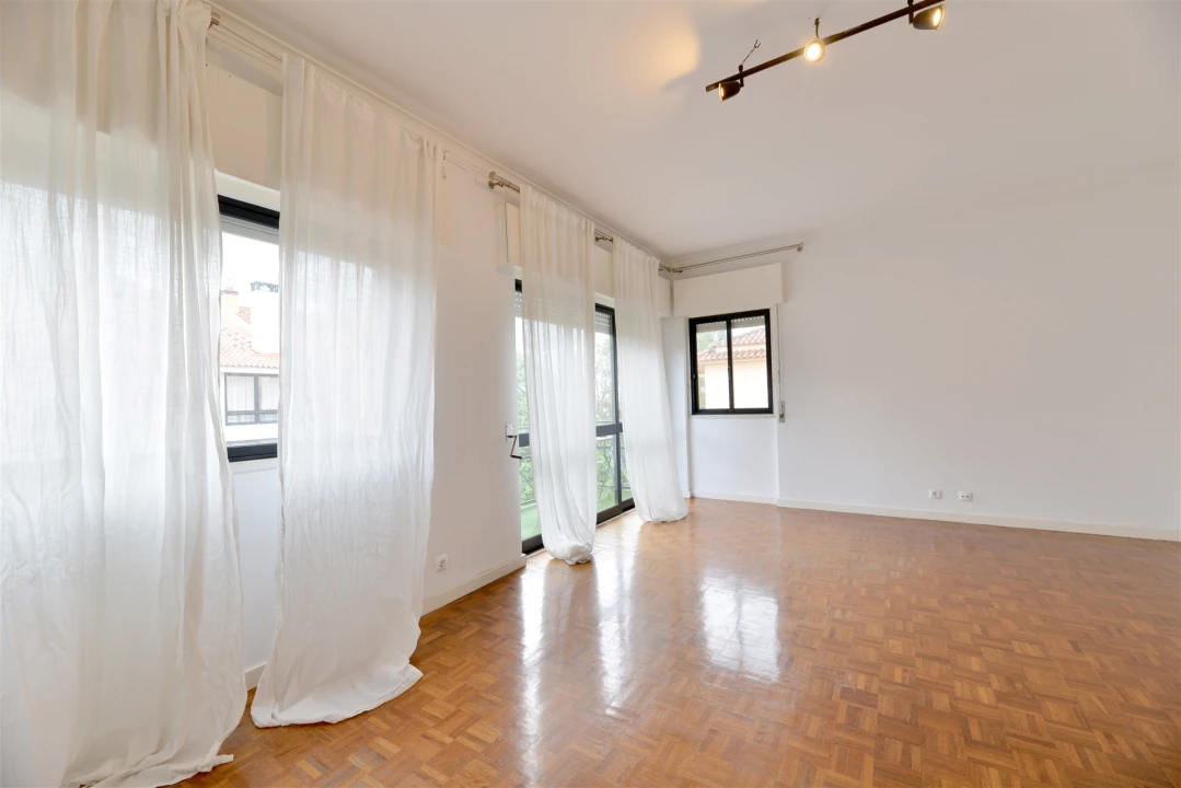 Apartamento T2 para Arrendamento em Carcavelos e Parede Foto 1