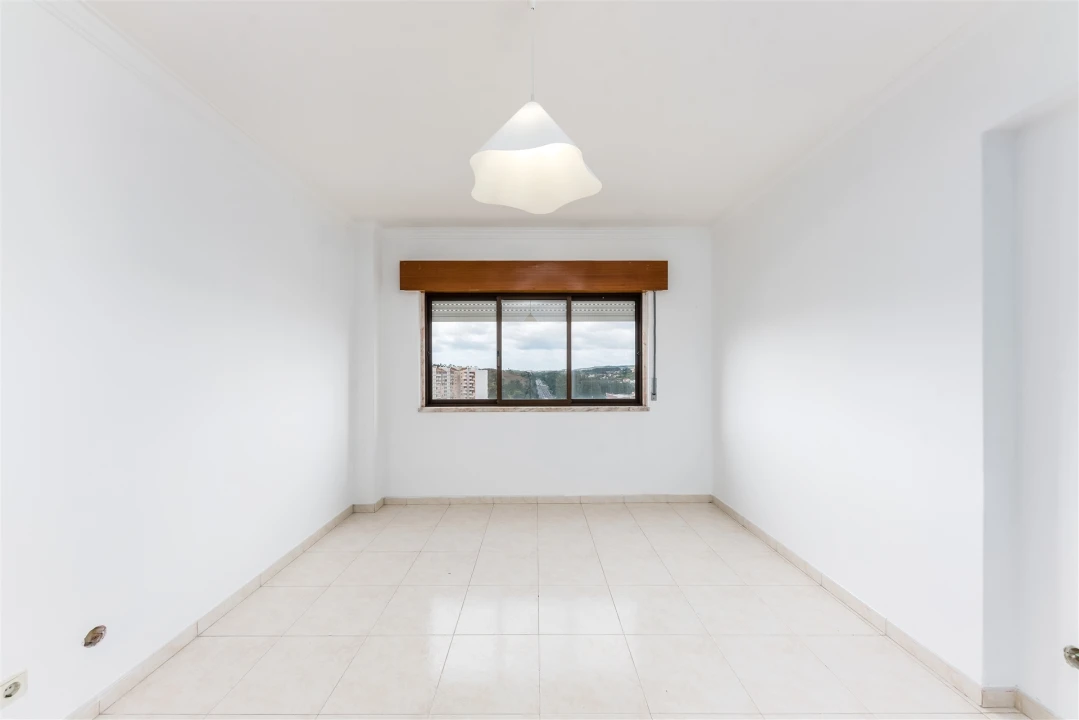 Apartamento T2 para Venda em Rio de Mouro Foto 17