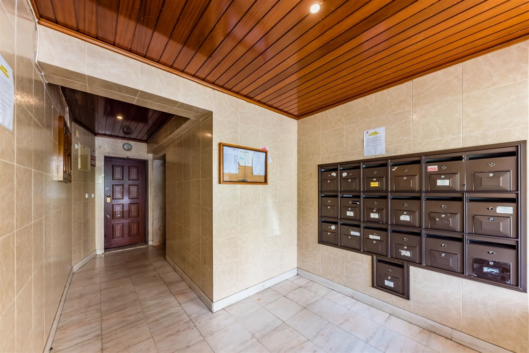 Apartamento T2 para Venda em Rio de Mouro Foto 21