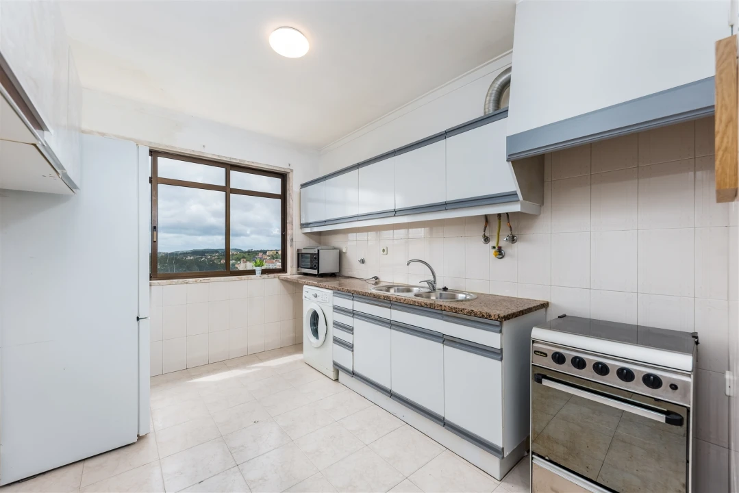 Apartamento T2 para Venda em Rio de Mouro Foto 6