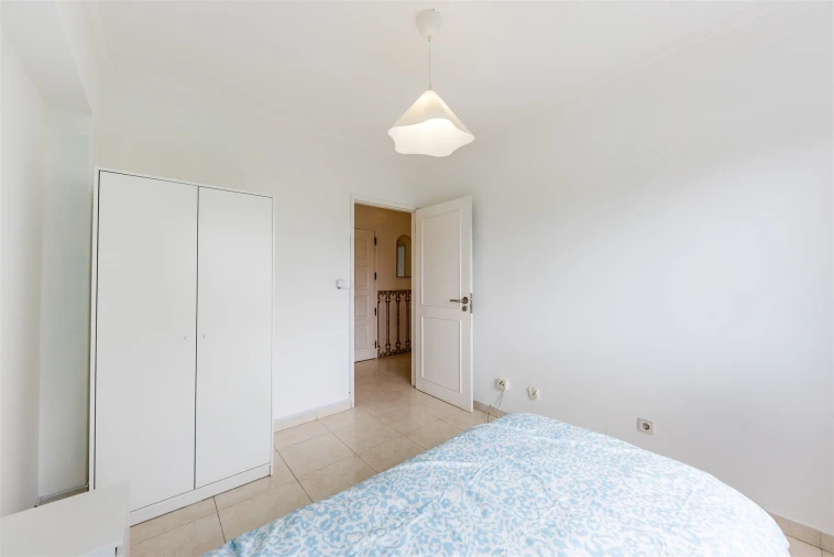 Apartamento T2 para Venda em Rio de Mouro Foto 14