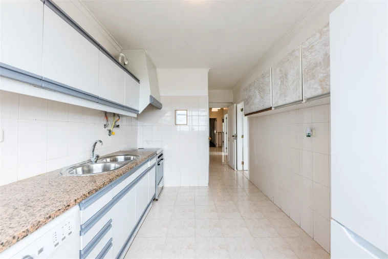 Apartamento T2 para Venda em Rio de Mouro Foto 8